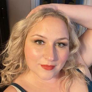 Meet your Posher, Candace